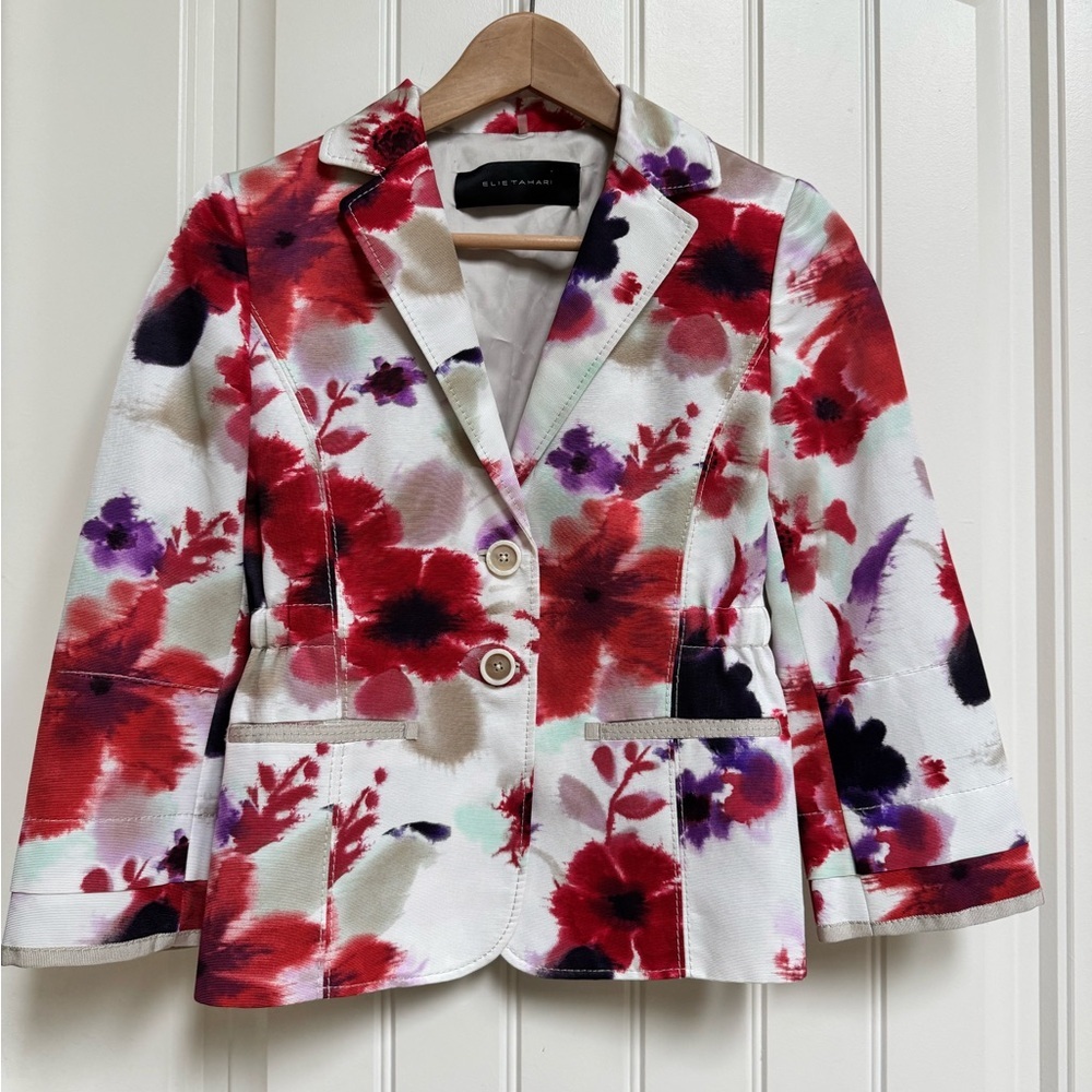 Ellie Tahari Cropped Fitted Floral 3/4 Sleeve Two Button Blazer. Size 2